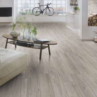 LAMINAT  8mm/Kl.32 VARIOSTEP CLASSIC V FUGA K418x HRAST LONGBOW, RASPOLOŽIVO 2,2204m2 