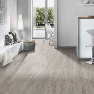 LAMINAT  8mm/Kl.32 VARIOSTEP CLASSIC V FUGA K418x HRAST LONGBOW, RASPOLOŽIVO 2,2204m2 