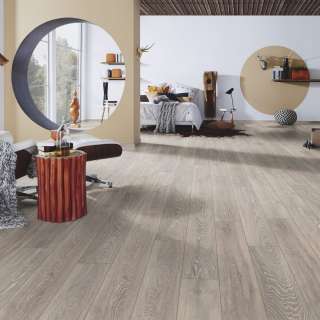 LAMINAT  8mm/Kl.32 SUPER NATURAL CLASSIC V FUGA 5542x HRAST SIVI p=2,2204 m2 RASPOLOŽIVO 11,103m2 