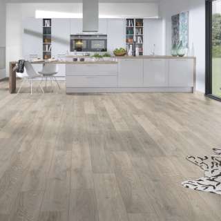 LAMINAT  8mm/Kl.32 SUPER NATURAL CLASSIC V FUGA 5543x HRAST COLORADO, RASPOLOŽIVO 17,54m2 