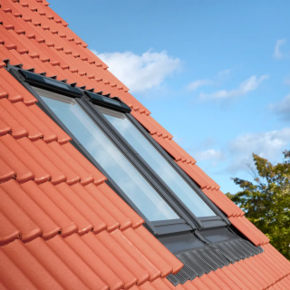 VELUX KROVNI PROZOR, BEZBOJNI LAK, SOLARNO NAPAJANJE, STAKLO 68 