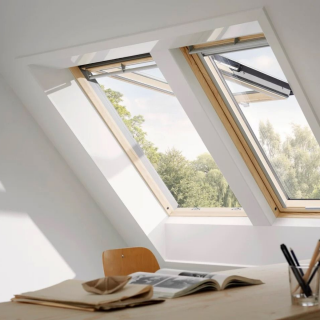 VELUX PREMIUM KROVNI PROZOR, BEZBOJNI LAK,DVOSTRUKI OVJES, DONJA RUČKA, STAKLO 68 