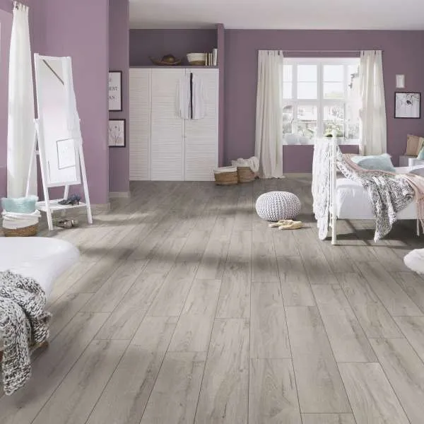 LAMINAT  8mm/Kl.32 VARIOSTEP CLASSIC V FUGA K418x HRAST LONGBOW, RASPOLOŽIVO 2,2204m2 