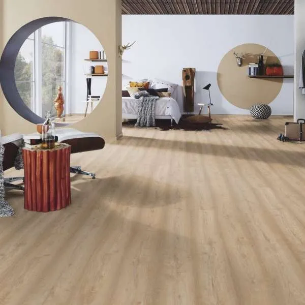 LAMINAT  8mm/Kl.32 SUPER NATURAL CLASSIC V FUGA 8279x HRAST PASTEL RASPOLOŽIVO 1,496 m2 