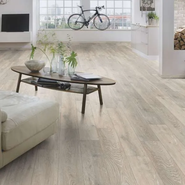 LAMINAT  8mm/Kl.32 SUPER NATURAL CLASSIC V FUGA 5543x HRAST COLORADO, RASPOLOŽIVO 17,54m2 