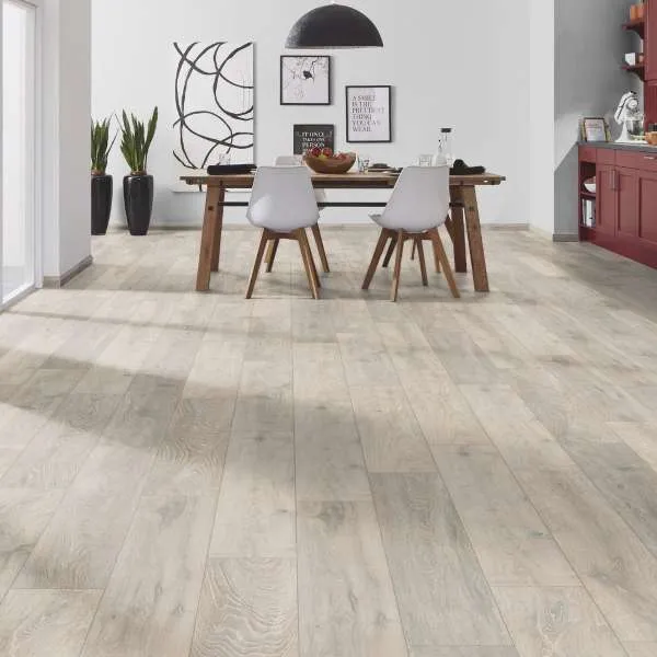 LAMINAT  8mm/Kl.32 SUPER NATURAL CLASSIC V FUGA 5543x HRAST COLORADO, RASPOLOŽIVO 17,54m2 