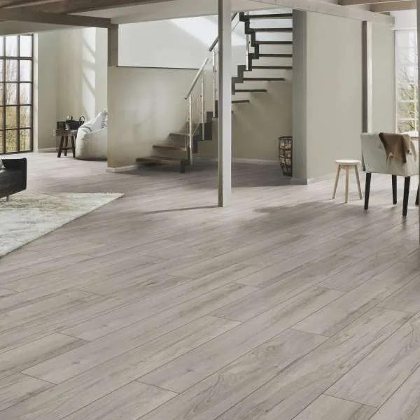 LAMINAT  8mm/Kl.32 SUPER NATURAL CLASSIC PURE+ K418 HRAST LONGBOW p=2,260 m2 