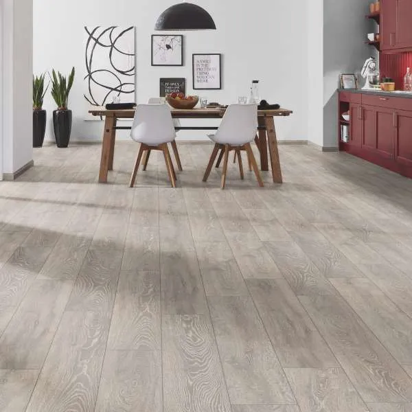 LAMINAT 12mm/Kl.33 FLOOR DREAMS VARIO V FUGA 5542x HRAST SIVI RASPOLOŽIVO 7,40m2 