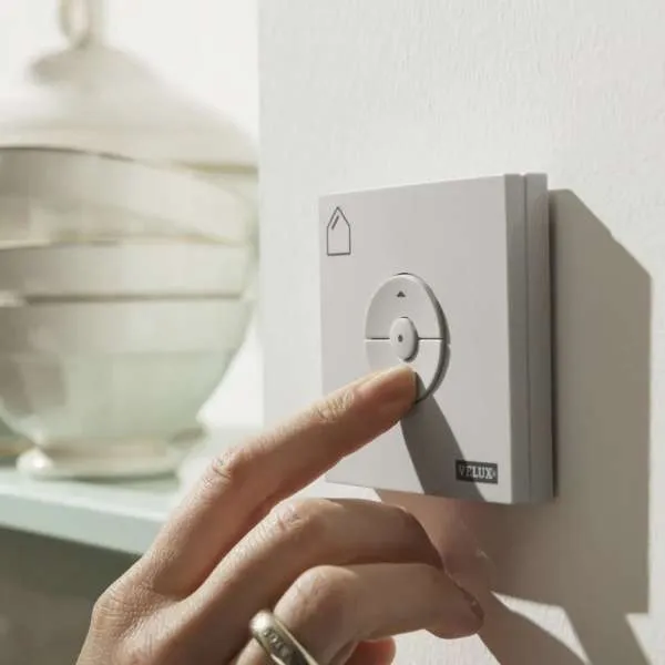 VELUX PREMIUM KROVNI PROZOR, BIJELA BOJA, ELEKTRIČNO NAPAJANJE, STAKLO 68 
