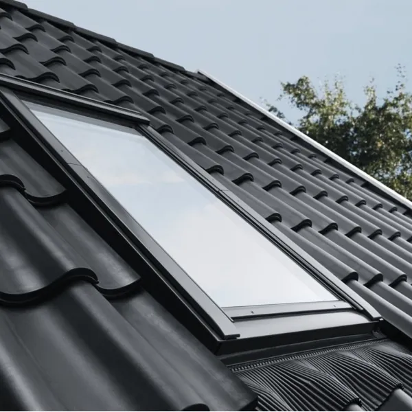 VELUX KROVNI PROZOR, BEZBOJNI LAK, GORNJA RUČKA, STAKLO 68 