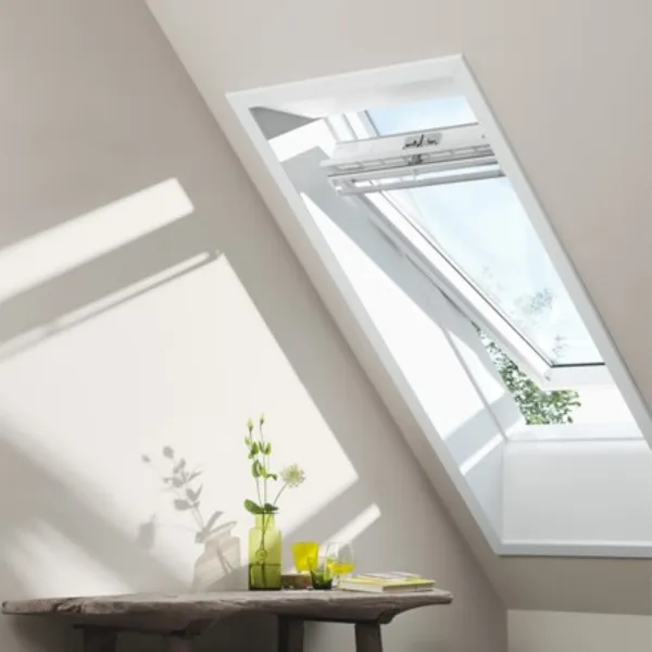 VELUX PREMIUM KROVNI PROZOR, BIJELI POLIURETAN, GORNJA RUČKA, STAKLO 68 