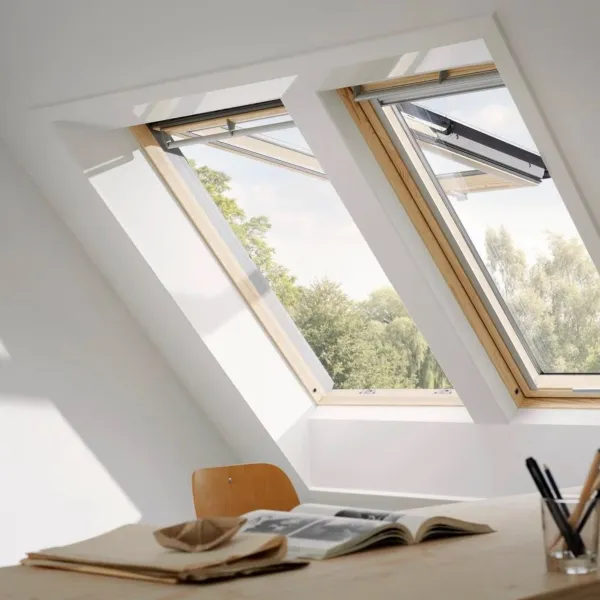 VELUX PREMIUM KROVNI PROZOR, BEZBOJNI LAK,DVOSTRUKI OVJES, DONJA RUČKA, STAKLO 68 