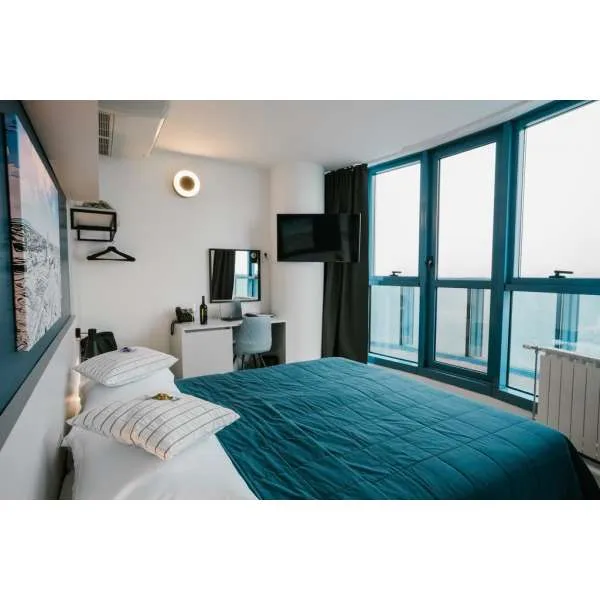HOTEL BLUE 