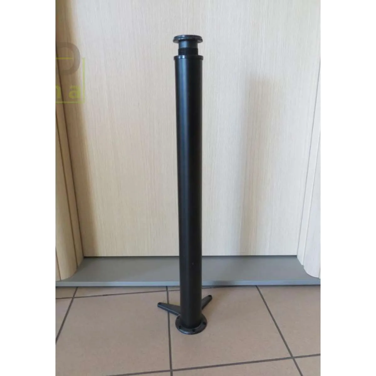 NOGA ZA STOL 710mm CRNA 10001540130 