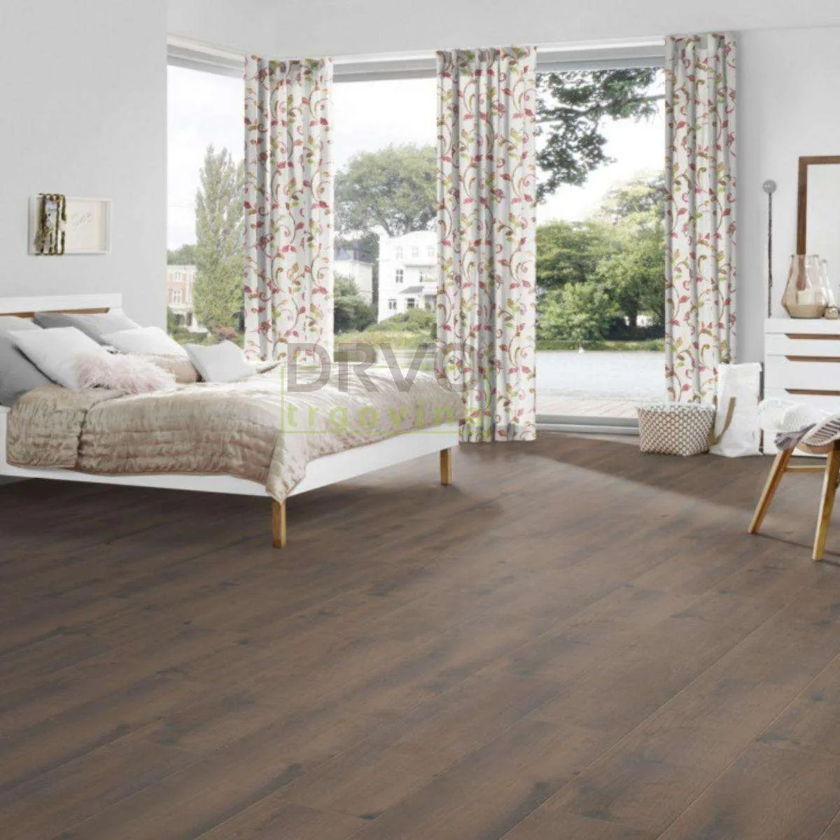 LAMINAT  8mm/Kl.32 XPLORA 8839x HRAST COTTAGE DARK RASPOLOŽIVO 19,69m2 
