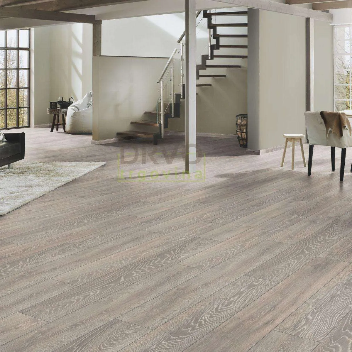 LAMINAT  8mm/Kl.32 SUPER NATURAL CLASSIC V FUGA 5542x HRAST SIVI p=2,2204 m2 RASPOLOŽIVO 11,103m2 