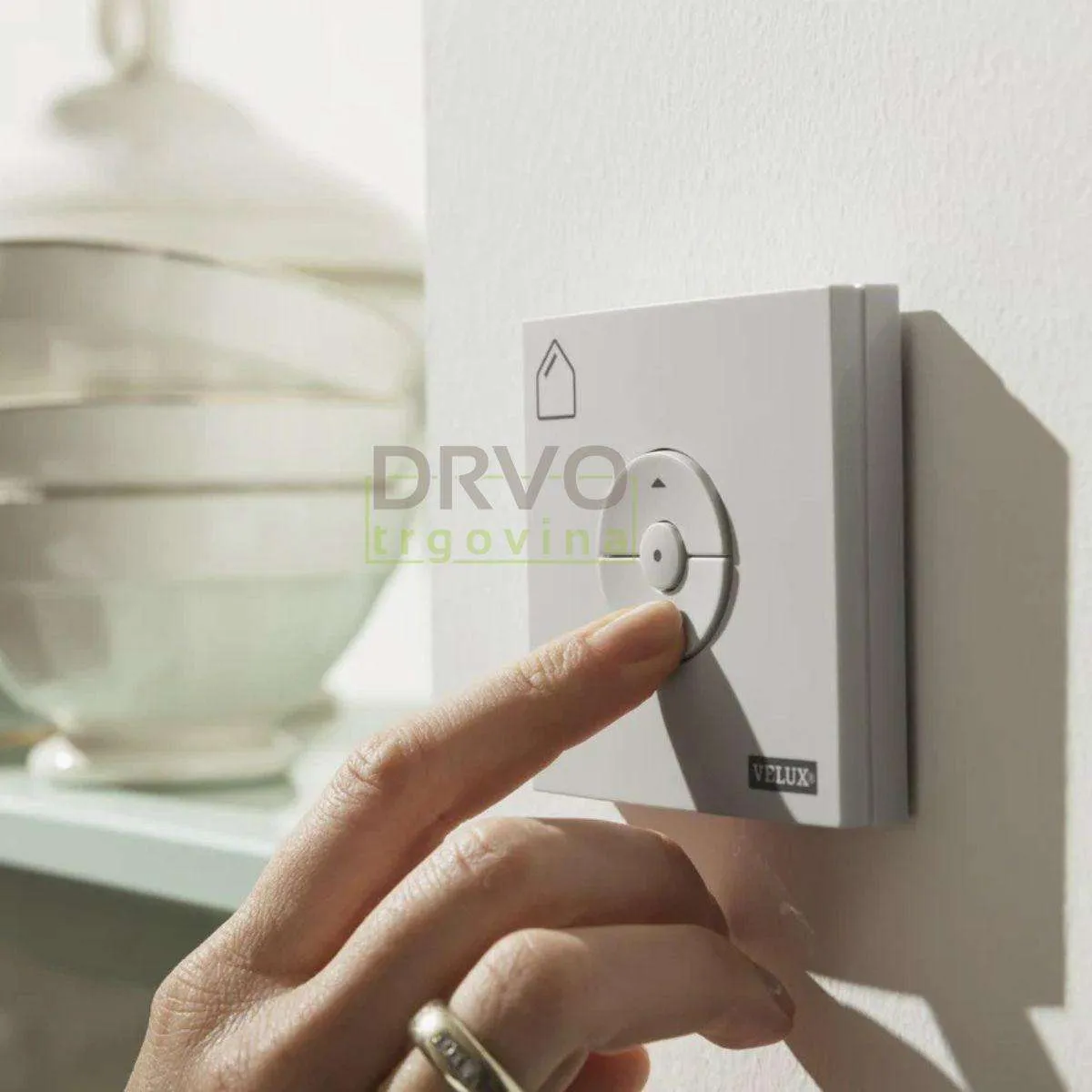 VELUX PREMIUM KROVNI PROZOR, BIJELA BOJA, ELEKTRIČNO NAPAJANJE, STAKLO 68 