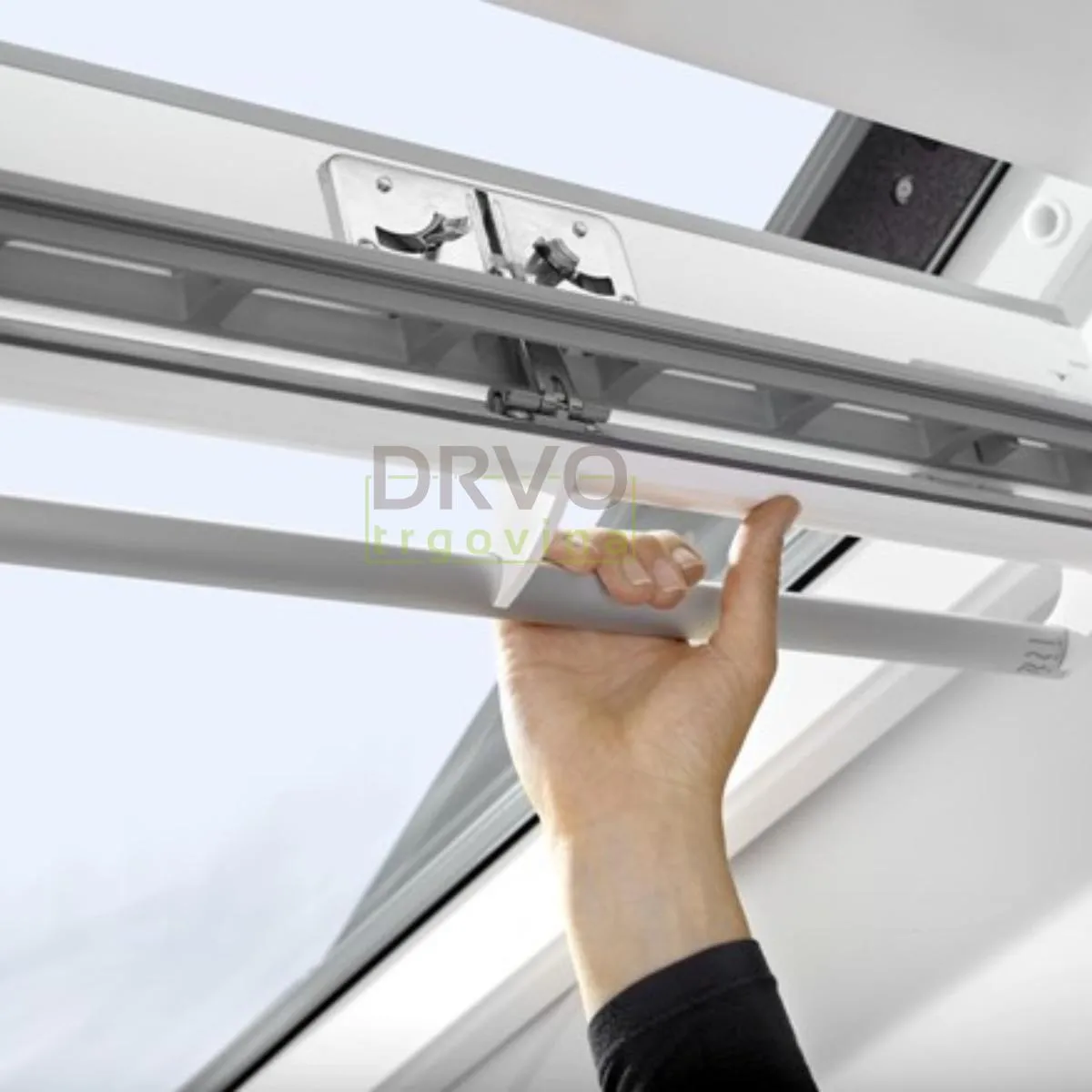VELUX PREMIUM KROVNI PROZOR, BIJELA BOJA, GORNJA RUČKA, STAKLO 68 
