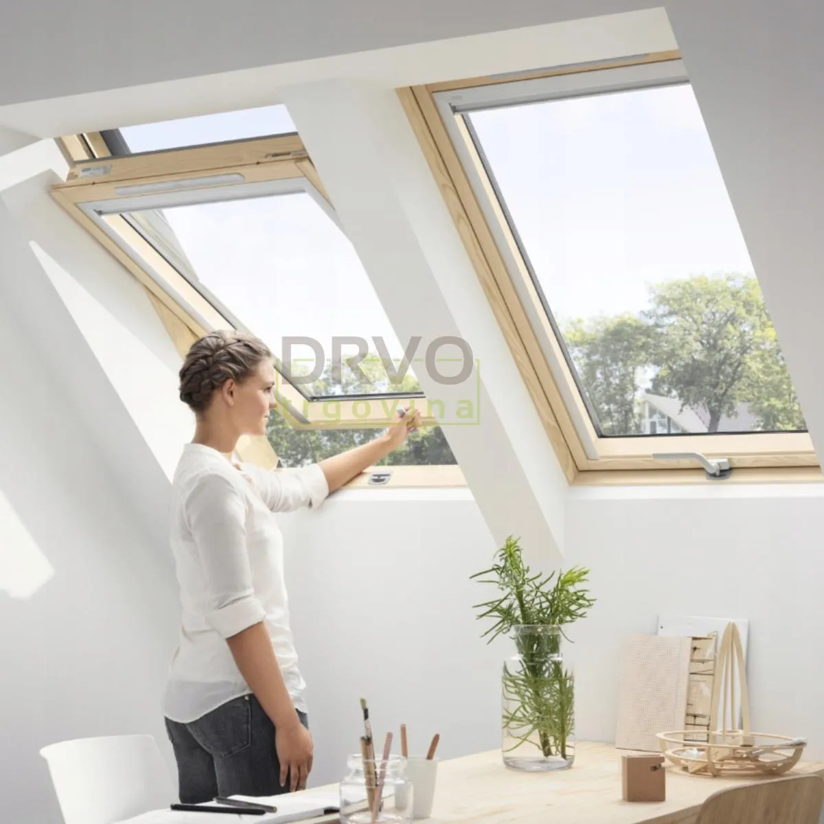 VELUX STANDARD PLUS KROVNI PROZOR, BEZBOJNI LAK, DONJA RUČKA, STAKLO 61 