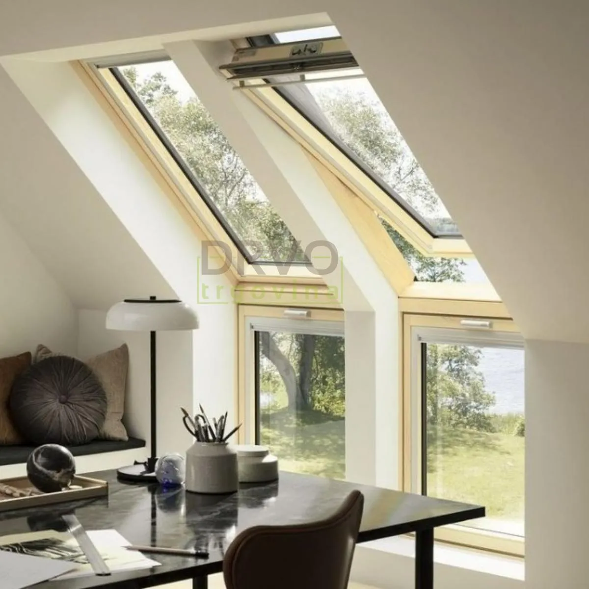 VELUX STANDARD PLUS KROVNI PROZOR, BEZBOJNI LAK, GORNJA RUČKA, STAKLO 61 