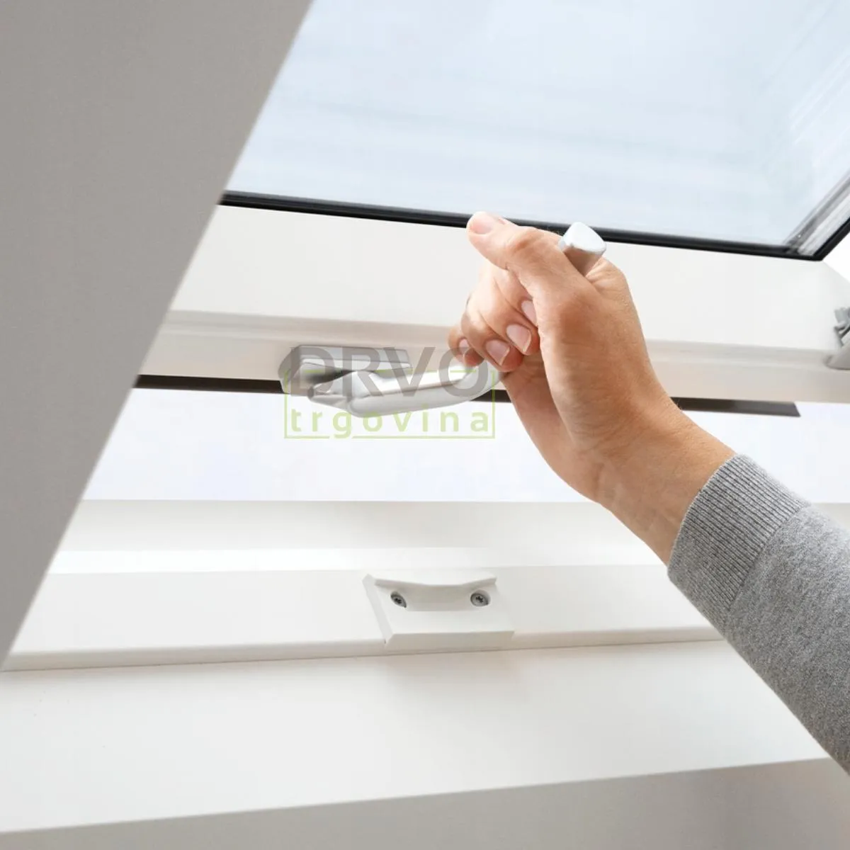 VELUX STANDARD PLUS KROVNI PROZOR, BIJELI POLIURETAN, DONJA RUČKA, STAKLO 61 