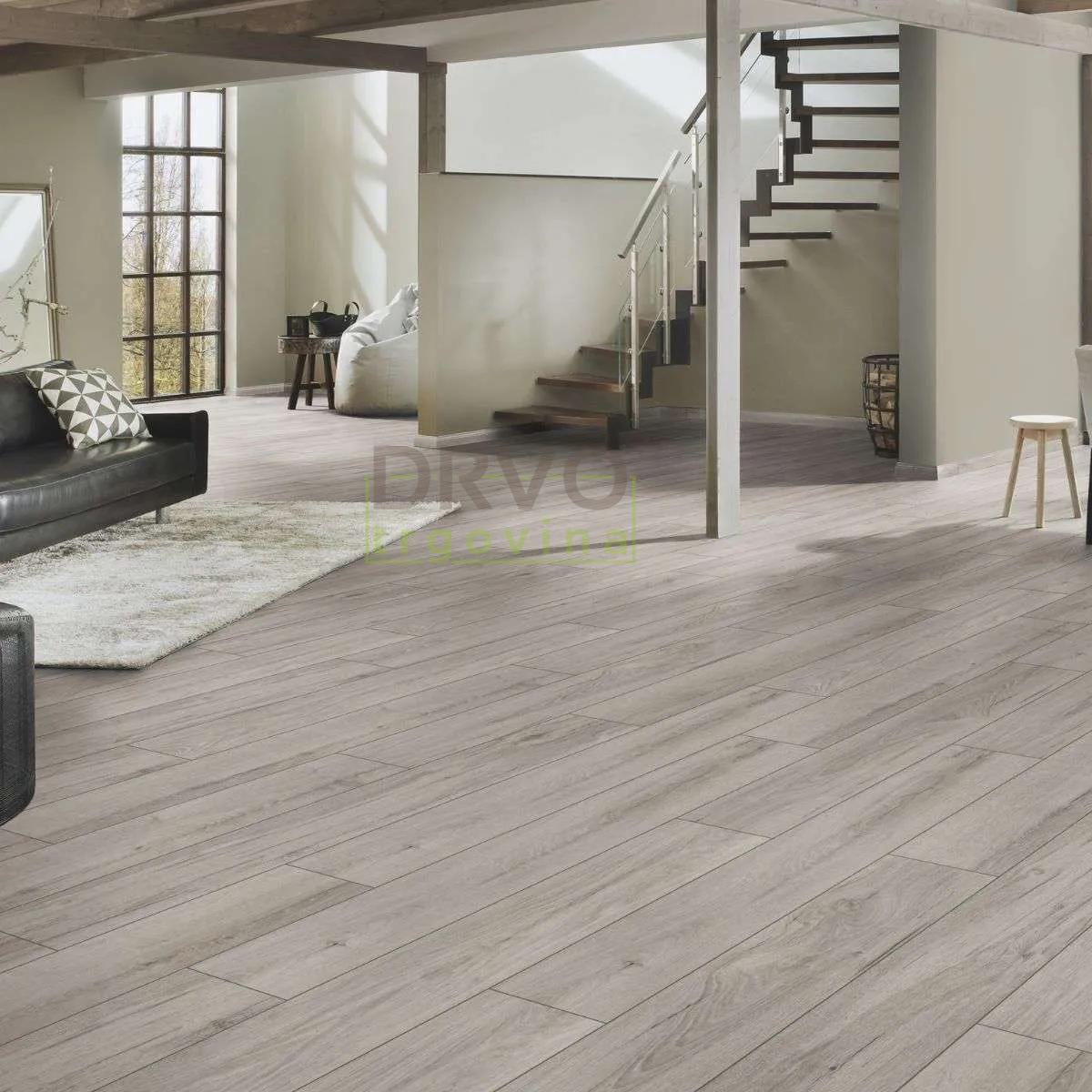 LAMINAT  8mm/Kl.32 VARIOSTEP CLASSIC V FUGA K418x HRAST LONGBOW, RASPOLOŽIVO 2,2204m2 