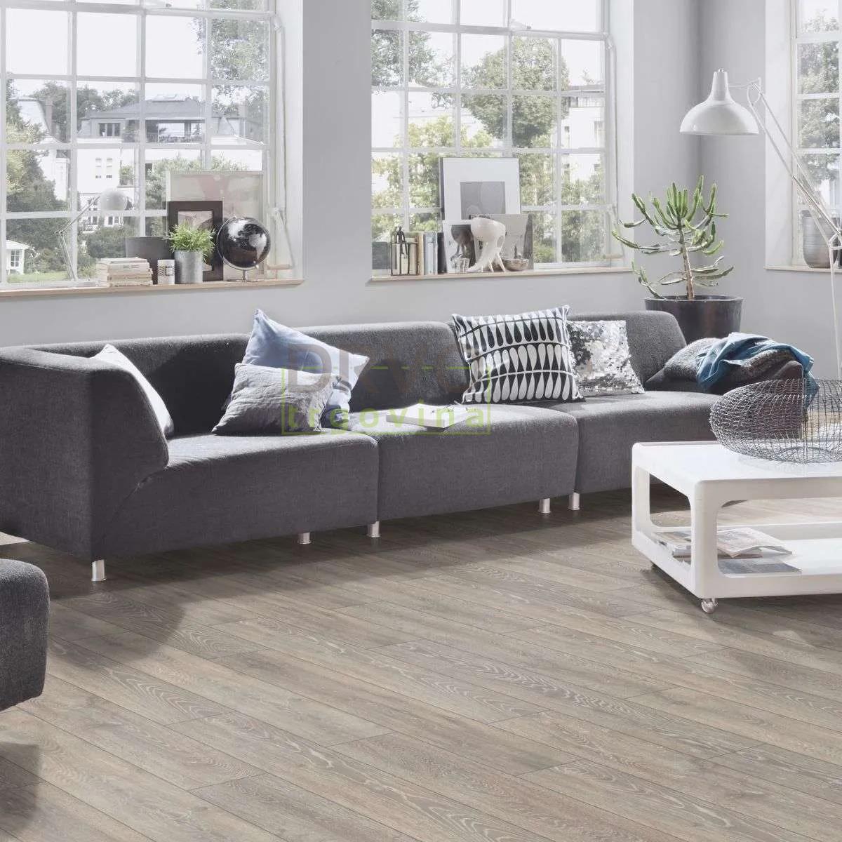 LAMINAT  8mm/Kl.32 SUPER NATURAL CLASSIC V FUGA 5542x HRAST SIVI p=2,2204 m2 RASPOLOŽIVO 11,103m2 