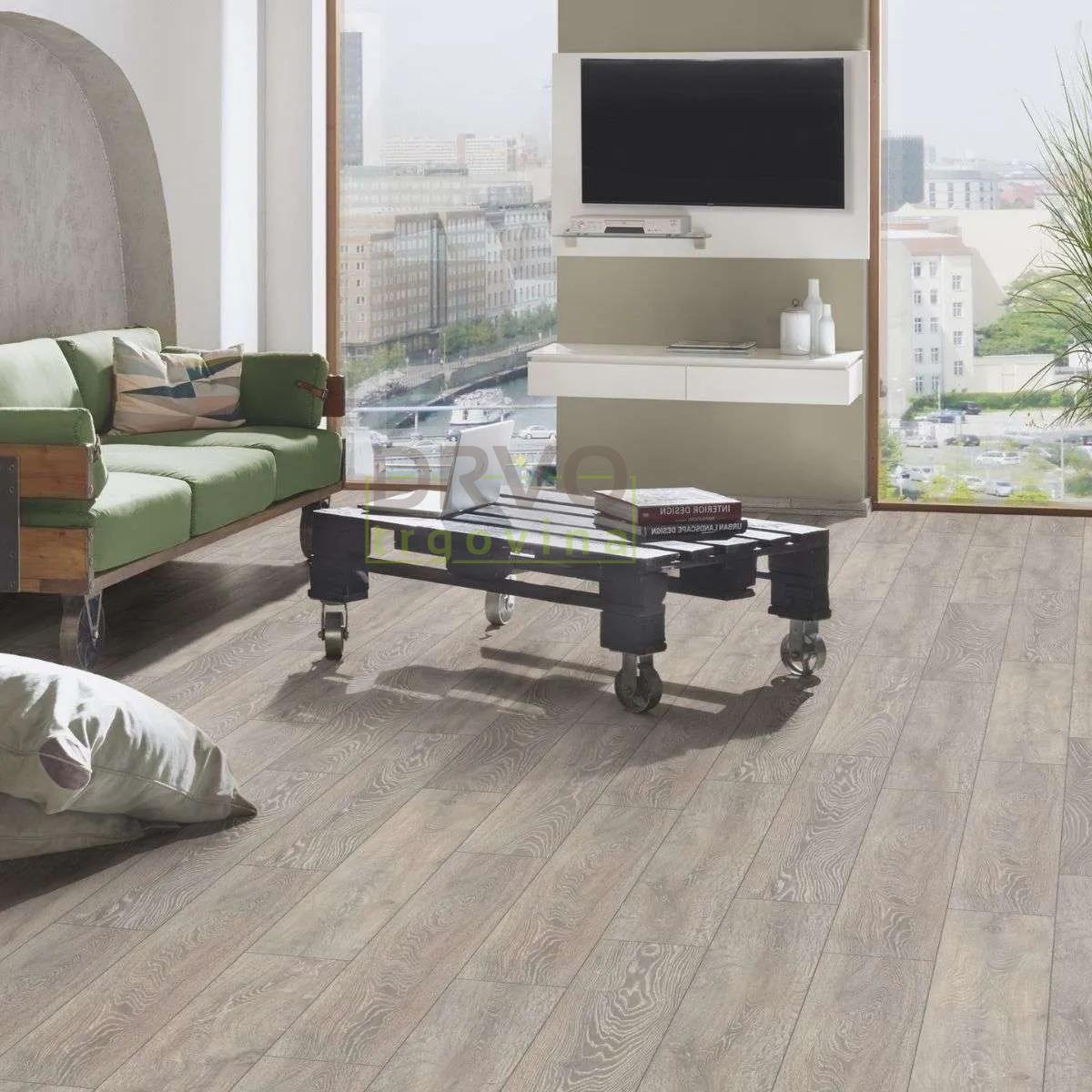 LAMINAT  8mm/Kl.32 SUPER NATURAL CLASSIC V FUGA 5542x HRAST SIVI p=2,2204 m2 RASPOLOŽIVO 11,103m2 