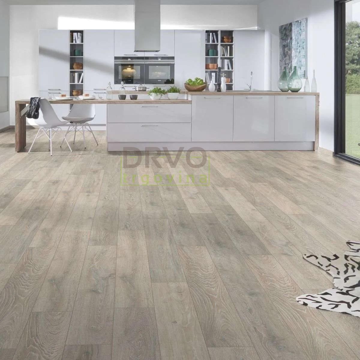 LAMINAT  8mm/Kl.32 SUPER NATURAL CLASSIC V FUGA 5543x HRAST COLORADO, RASPOLOŽIVO 17,54m2 