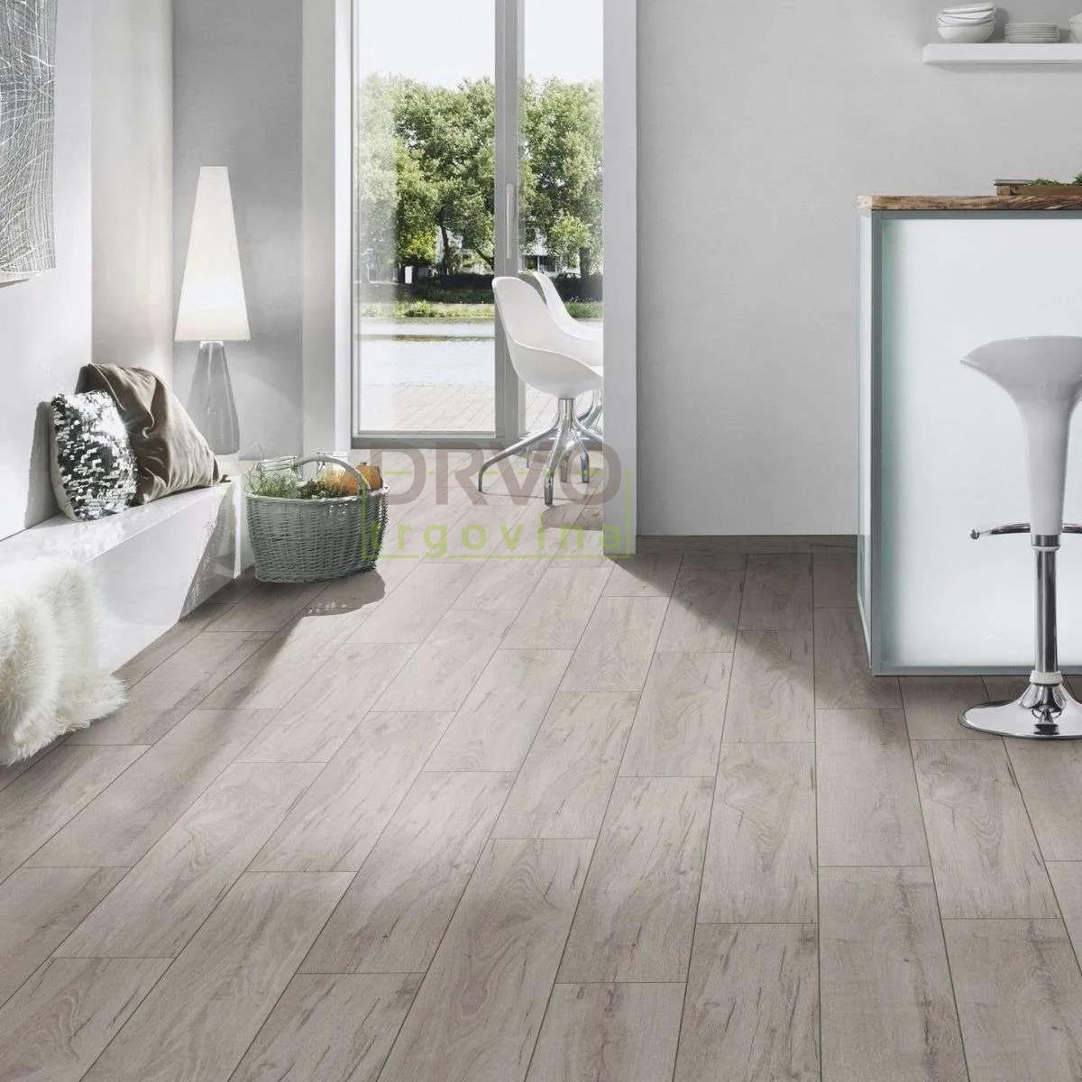 LAMINAT  8mm/Kl.32 SUPER NATURAL CLASSIC PURE+ K418 HRAST LONGBOW p=2,260 m2 