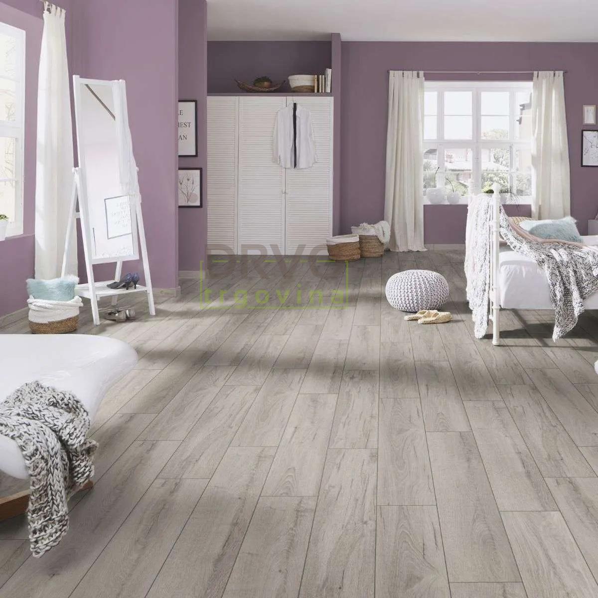 LAMINAT  8mm/Kl.32 SUPER NATURAL CLASSIC PURE+ K418 HRAST LONGBOW p=2,260 m2 