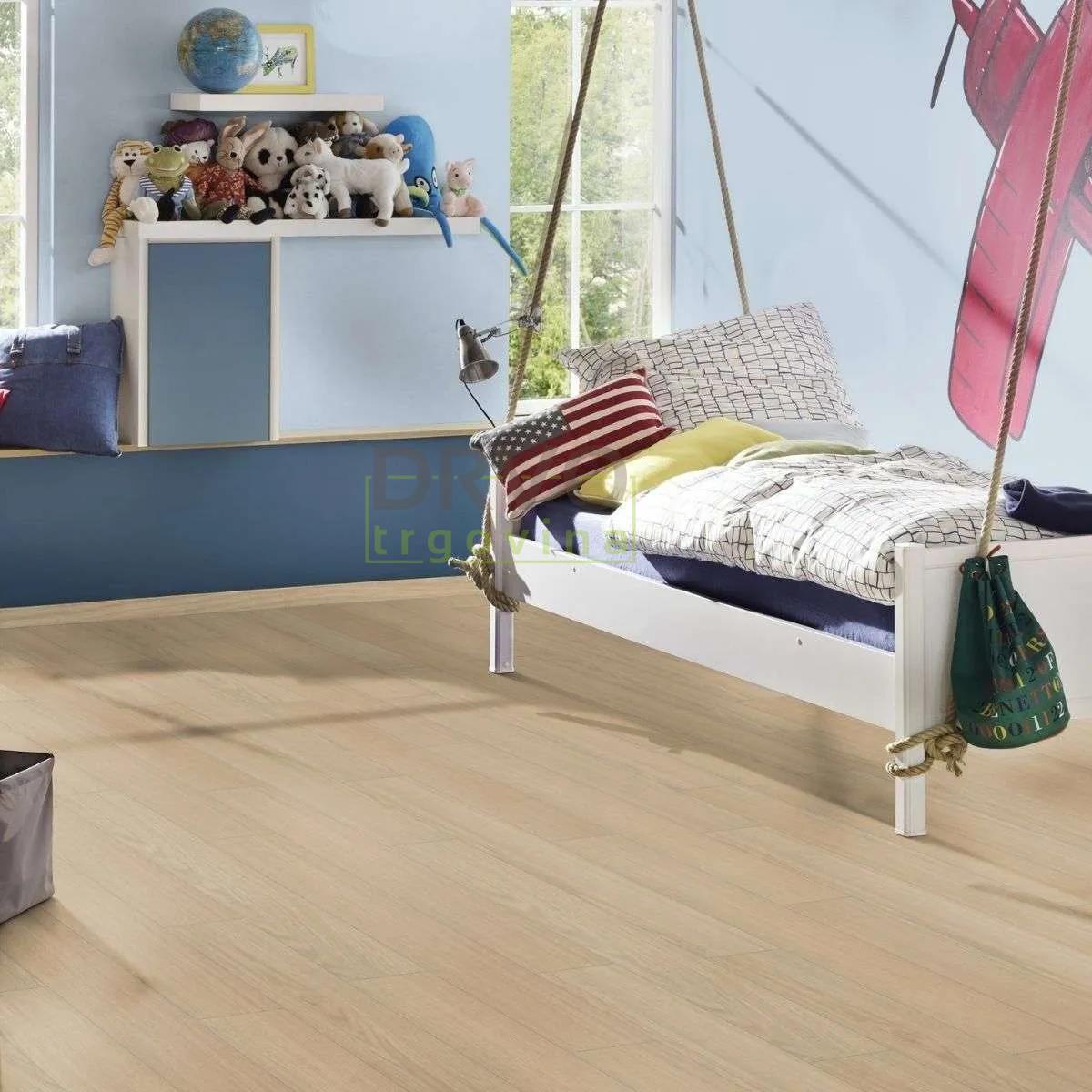 LAMINAT  8mm/Kl.32 SUPER NATURAL CLASSIC PURE+ K641x HRAST SHERIDAN RASPOLOŽIVO 27,28m2 