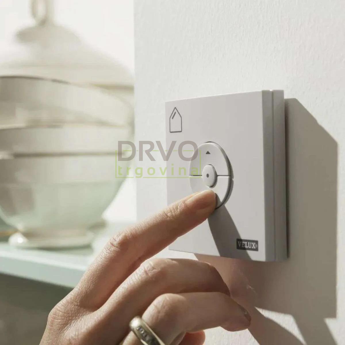 VELUX PREMIUM KROVNI PROZOR, BIJELA BOJA, ELEKTRIČNO NAPAJANJE, STAKLO 68 