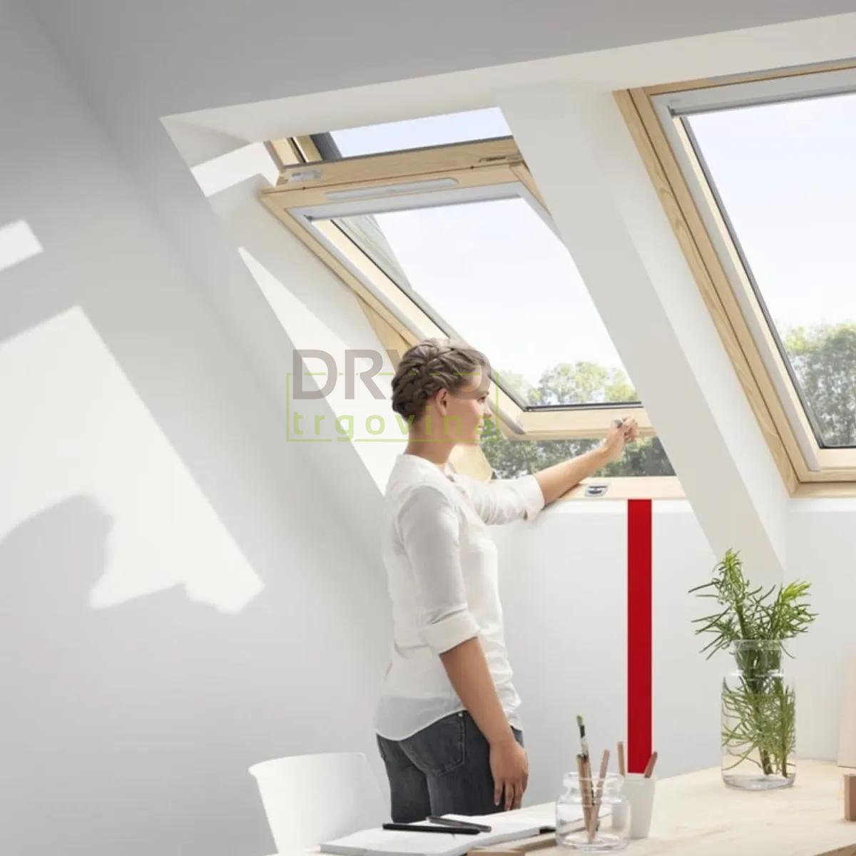 VELUX STANDARD KROVNI PROZOR,BEZBOJNI LAK, DONJA RUČKA, STAKLO 51 